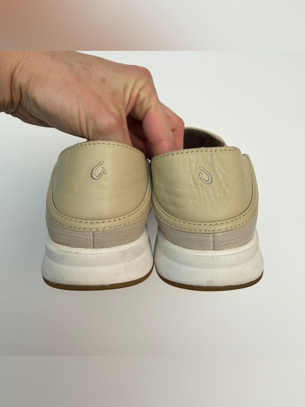OluKai Ki‘ihele ‘Ili Slip On Sneaker, Size 9 - Picture 5 of 7